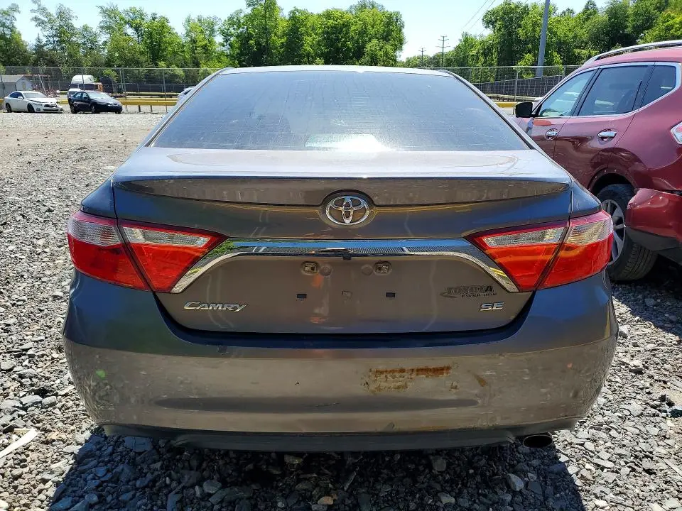 2016 TOYOTA CAMRY SE  