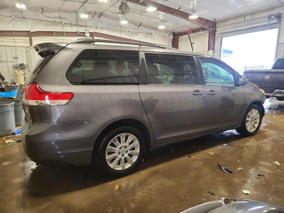 2011 TOYOTA SIENNA XLE 7 PASSENGER  
