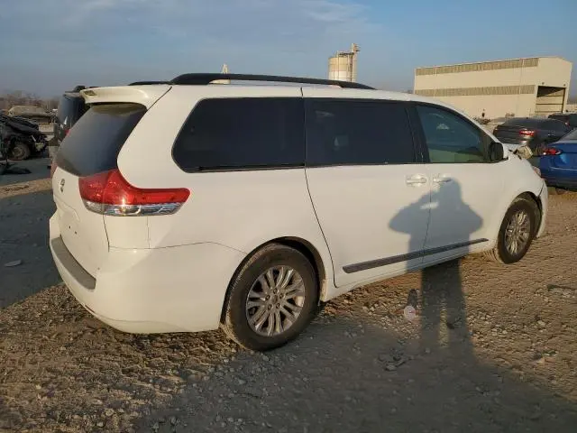 2011 TOYOTA SIENNA   