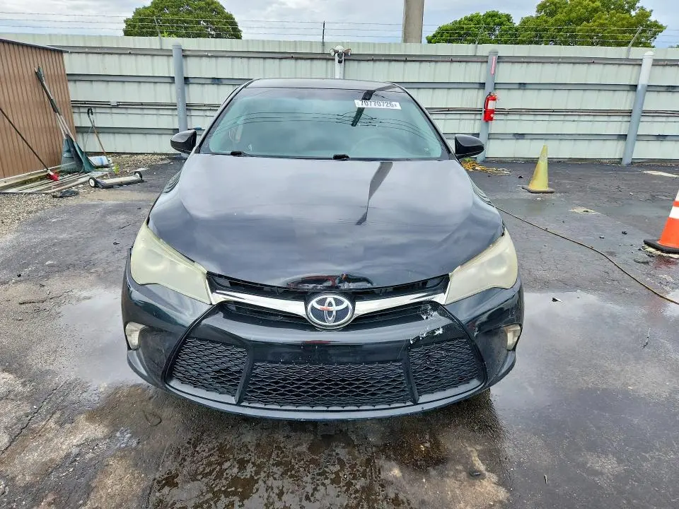 2016 TOYOTA CAMRY SE  