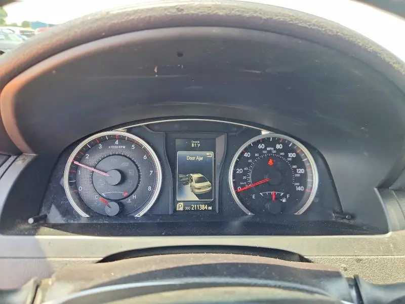 2016 TOYOTA CAMRY SE  
