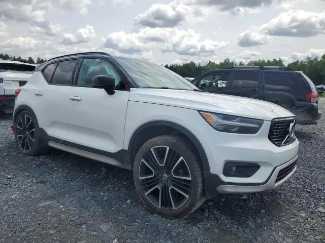 2020 VOLVO XC40 T5 R-DESIGN  