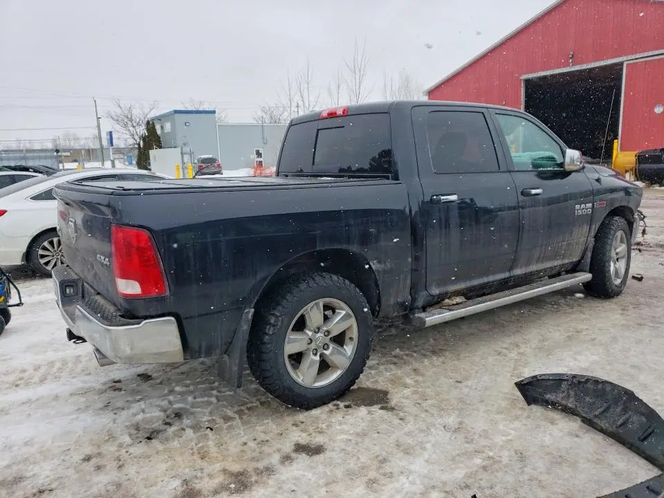 2016 RAM 1500 SLT  