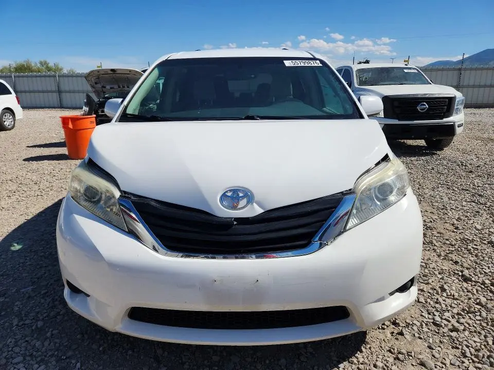 2011 TOYOTA SIENNA LE  