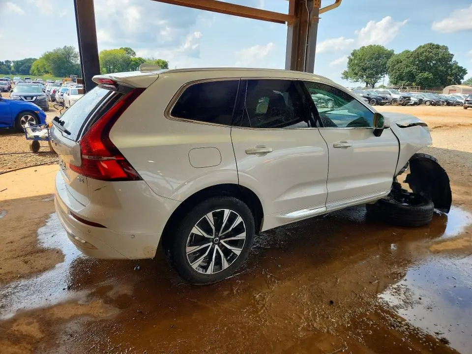2023 VOLVO XC60 PLUS  