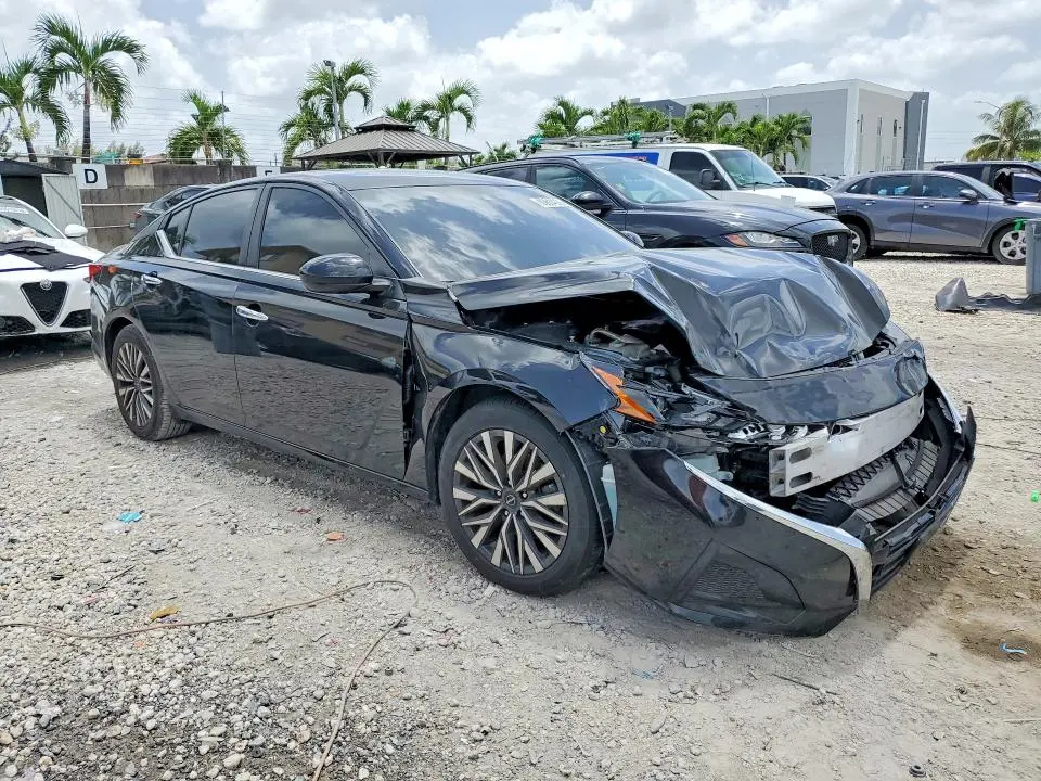 2023 NISSAN ALTIMA SV  