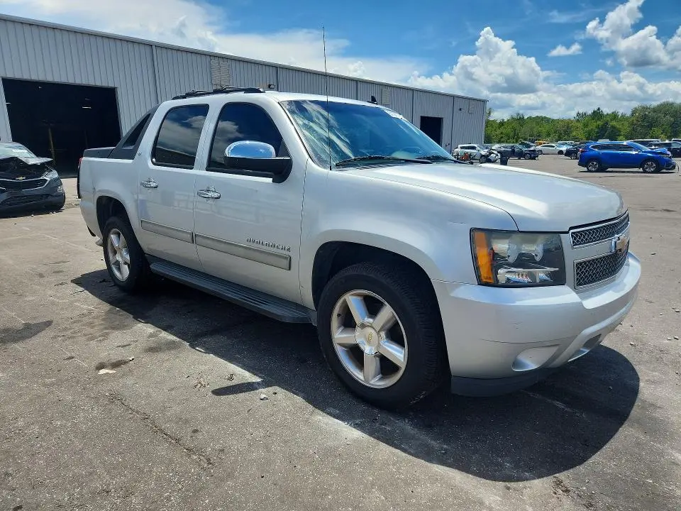 2011 CHEVROLET AVALANCHE LT  