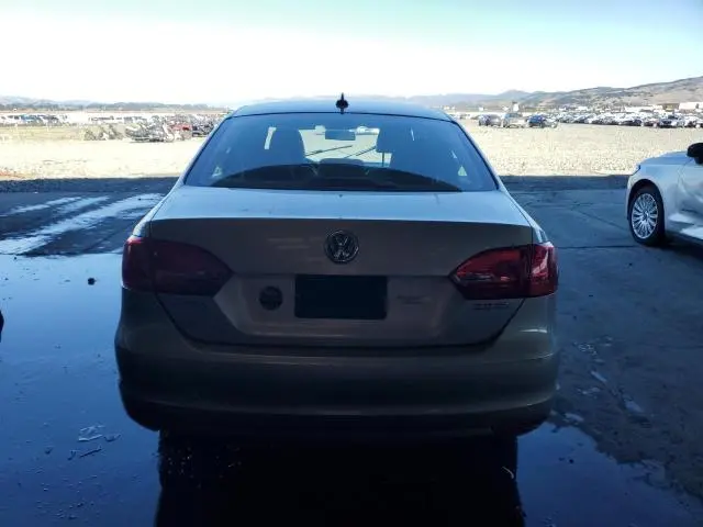 2013 VOLKSWAGEN JETTA SE  