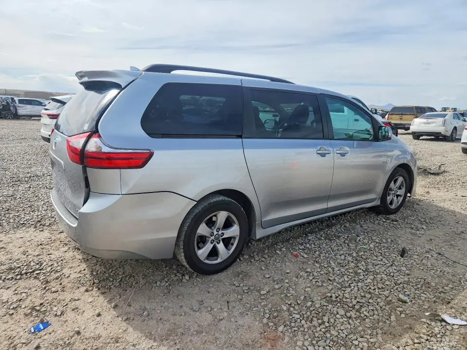 2020 TOYOTA SIENNA LE  