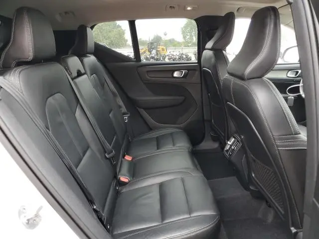 2024 VOLVO XC40 PLUS  