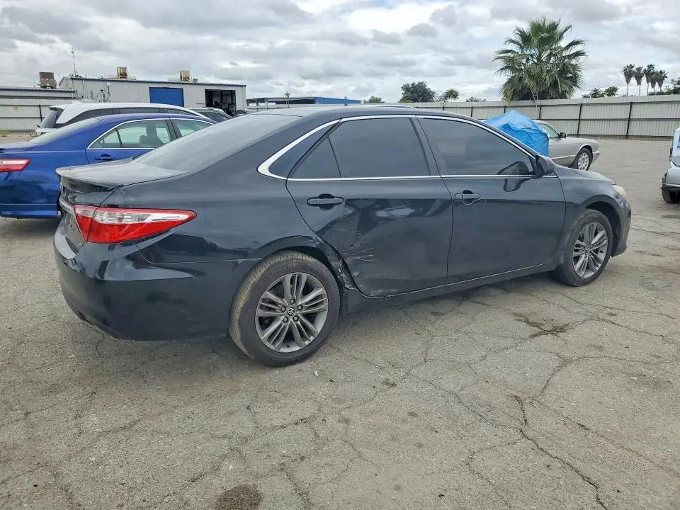2016 TOYOTA CAMRY SE  
