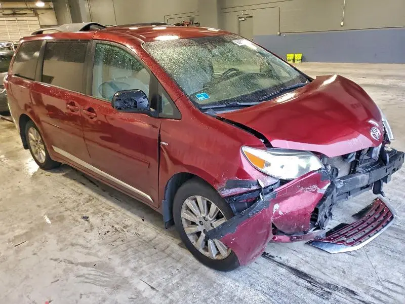 2016 TOYOTA SIENNA LE  