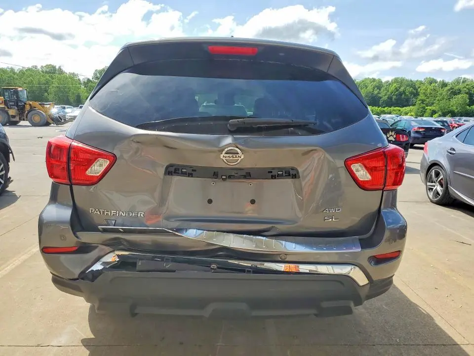 2017 NISSAN PATHFINDER SL  
