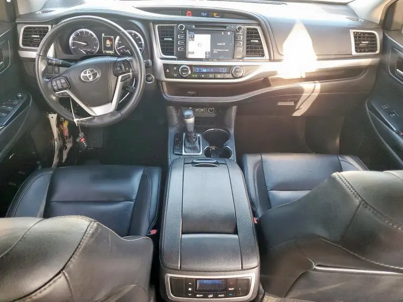 2019 TOYOTA HIGHLANDER SE  
