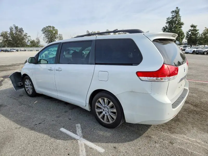 2011 TOYOTA SIENNA LIMITED 7-PASSENGER  