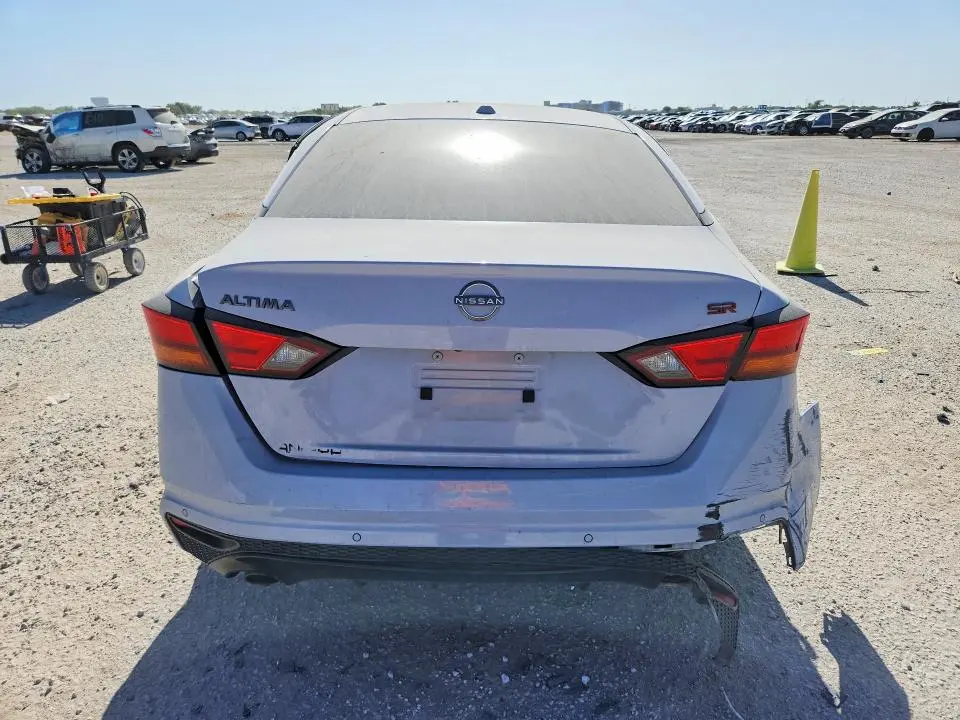 2024 NISSAN ALTIMA SR  
