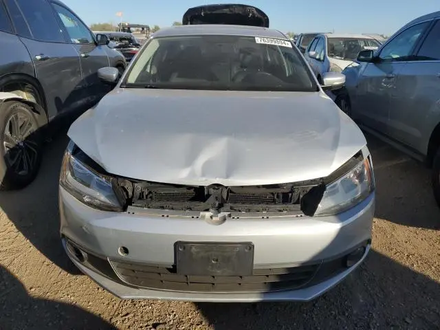 2011 VOLKSWAGEN JETTA SE  