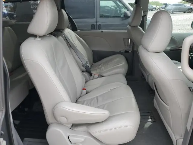 2012 TOYOTA SIENNA XLE  