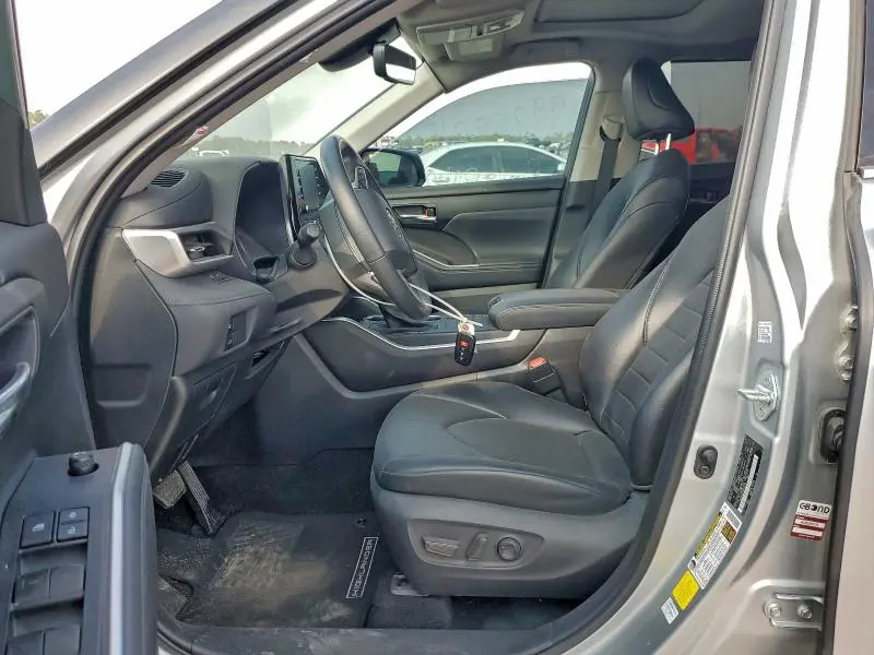 2022 TOYOTA HIGHLANDER HYBRID XLE  