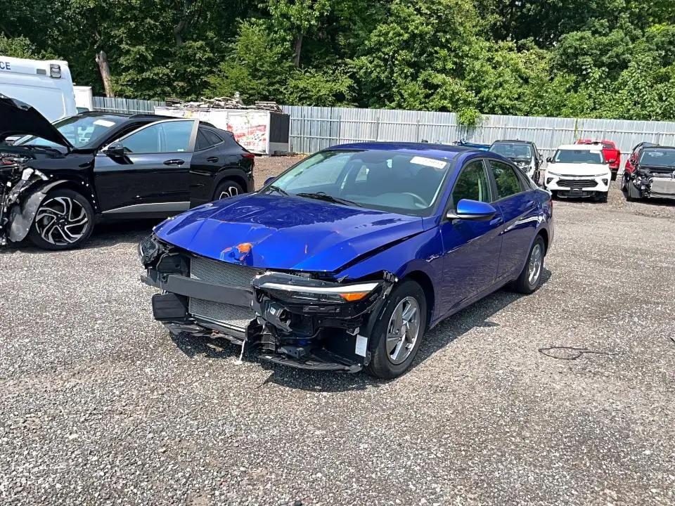 2024 HYUNDAI ELANTRA SE  