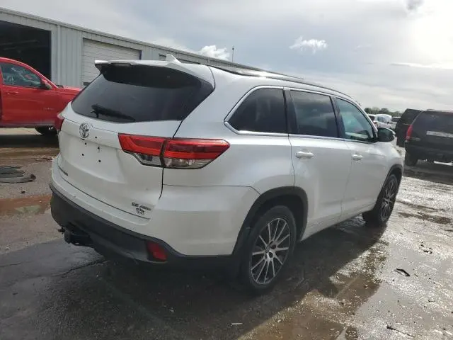 2018 TOYOTA HIGHLANDER SE  