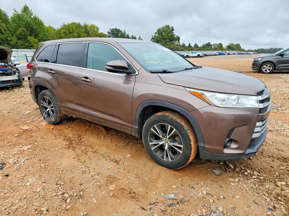 2018 TOYOTA HIGHLANDER LE  