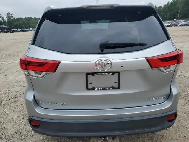 2018 TOYOTA HIGHLANDER SE  