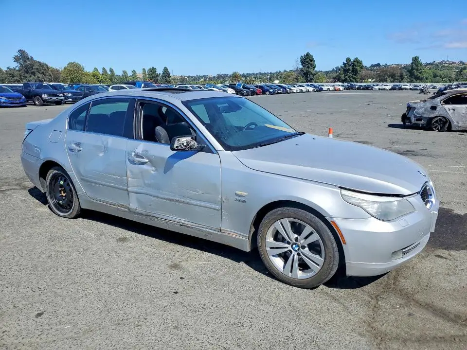 2010 BMW 528 XI  