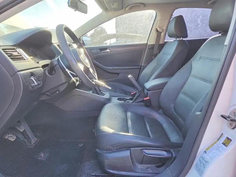 2011 VOLKSWAGEN JETTA SE  