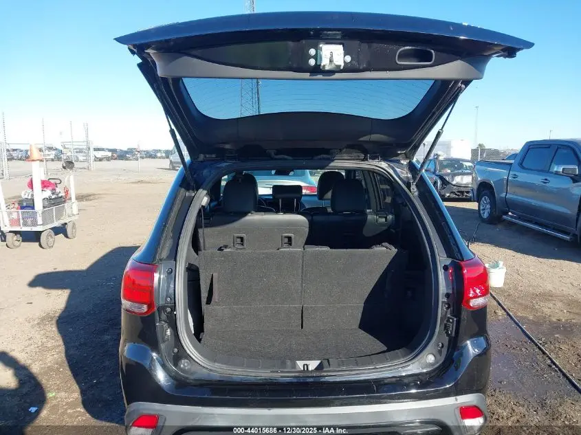 2019 MITSUBISHI OUTLANDER LE