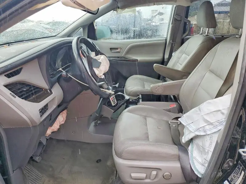 2015 TOYOTA SIENNA XLE 8-PASSENGER  