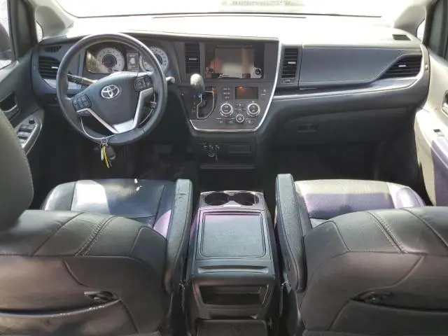 2017 TOYOTA SIENNA SE  