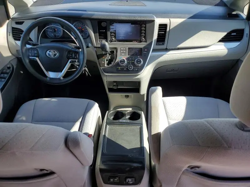 2020 TOYOTA SIENNA LE  