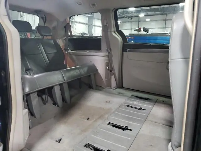 2010 VOLKSWAGEN ROUTAN SE  