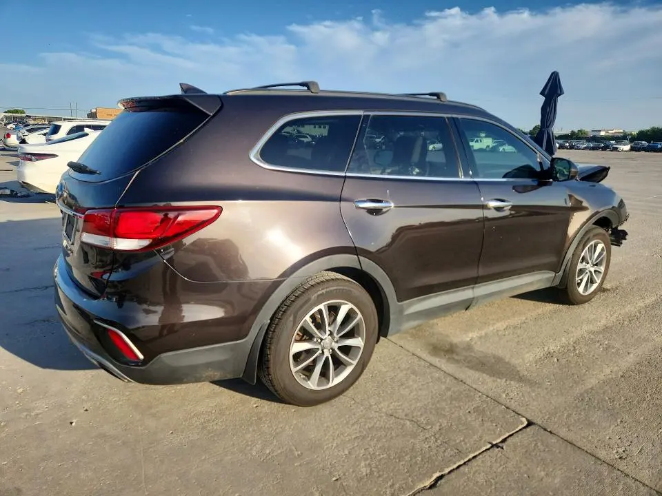 2018 HYUNDAI SANTA FE SE  