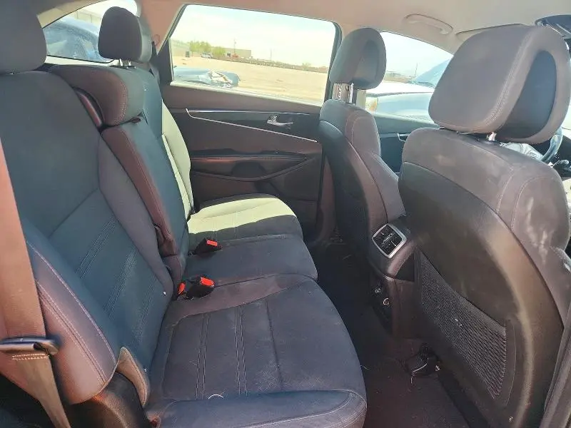 2016 KIA SORENTO LX  