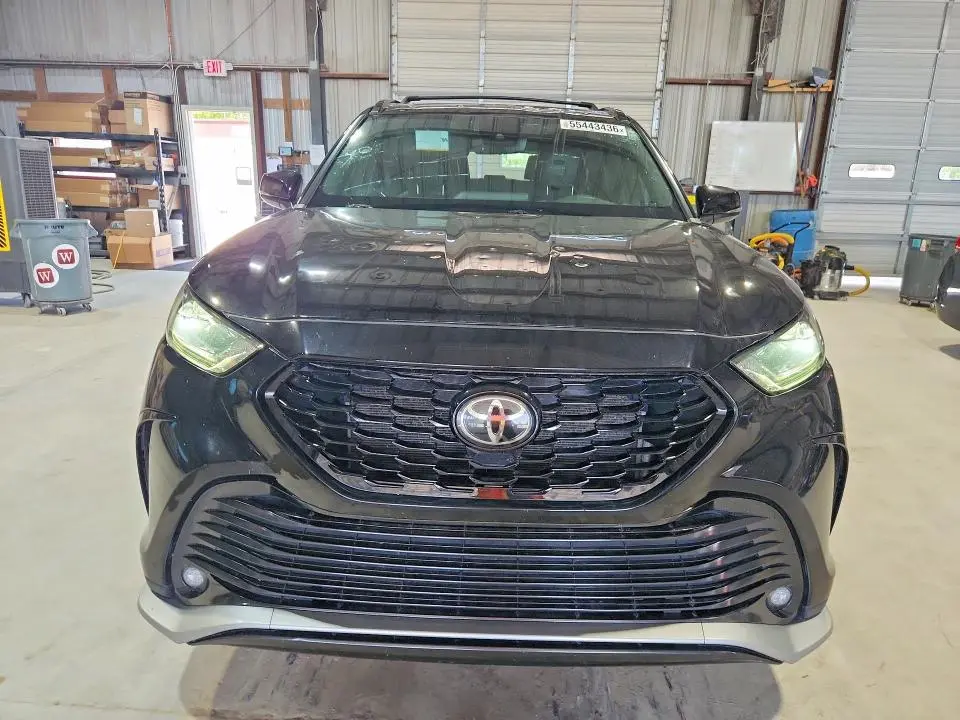 2022 TOYOTA HIGHLANDER XSE  