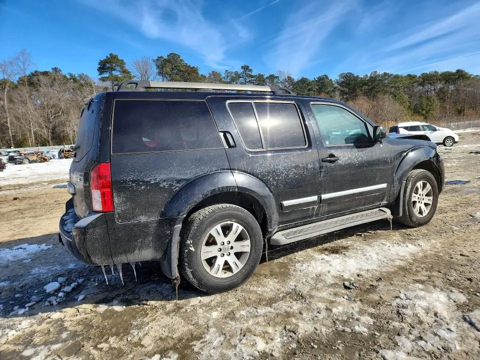 2011 NISSAN PATHFINDER S  