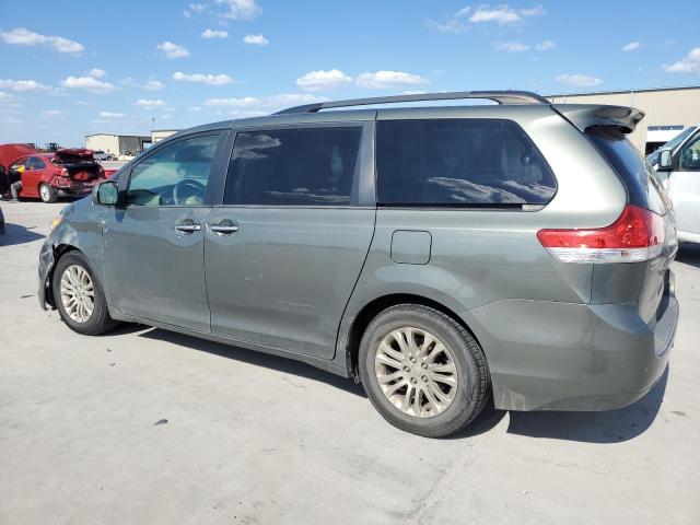 2013 TOYOTA SIENNA XLE