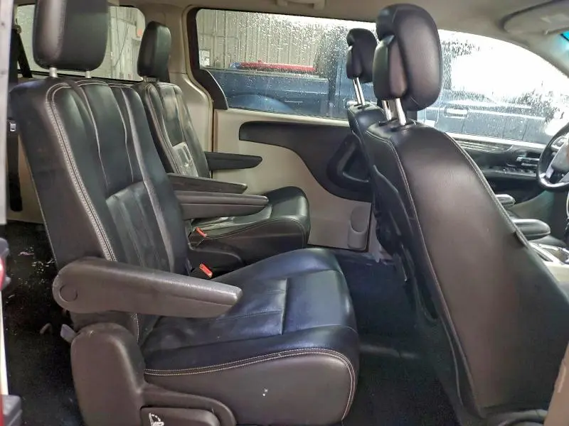 2016 CHRYSLER TOWN & COUNTRY LX  