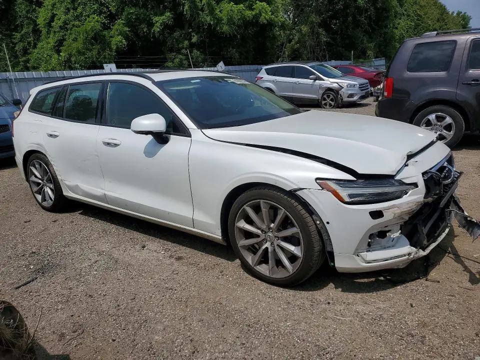2019 VOLVO V60 T6 MOMENTUM  