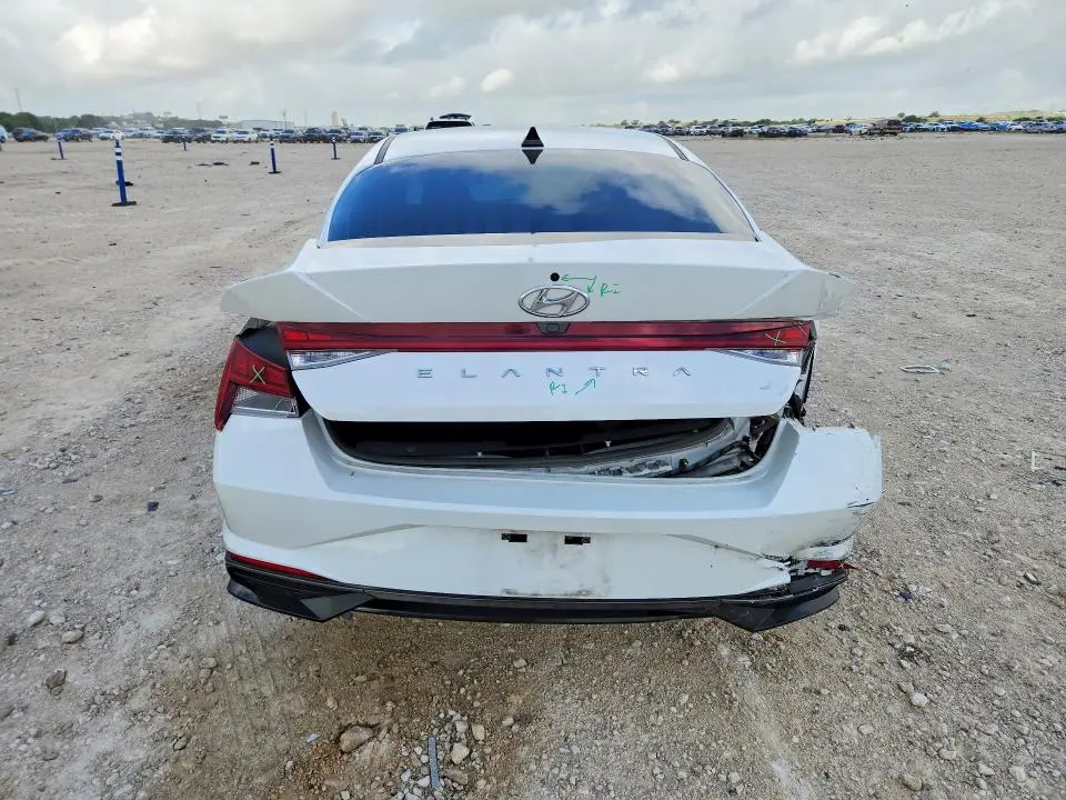 2022 HYUNDAI ELANTRA SEL  