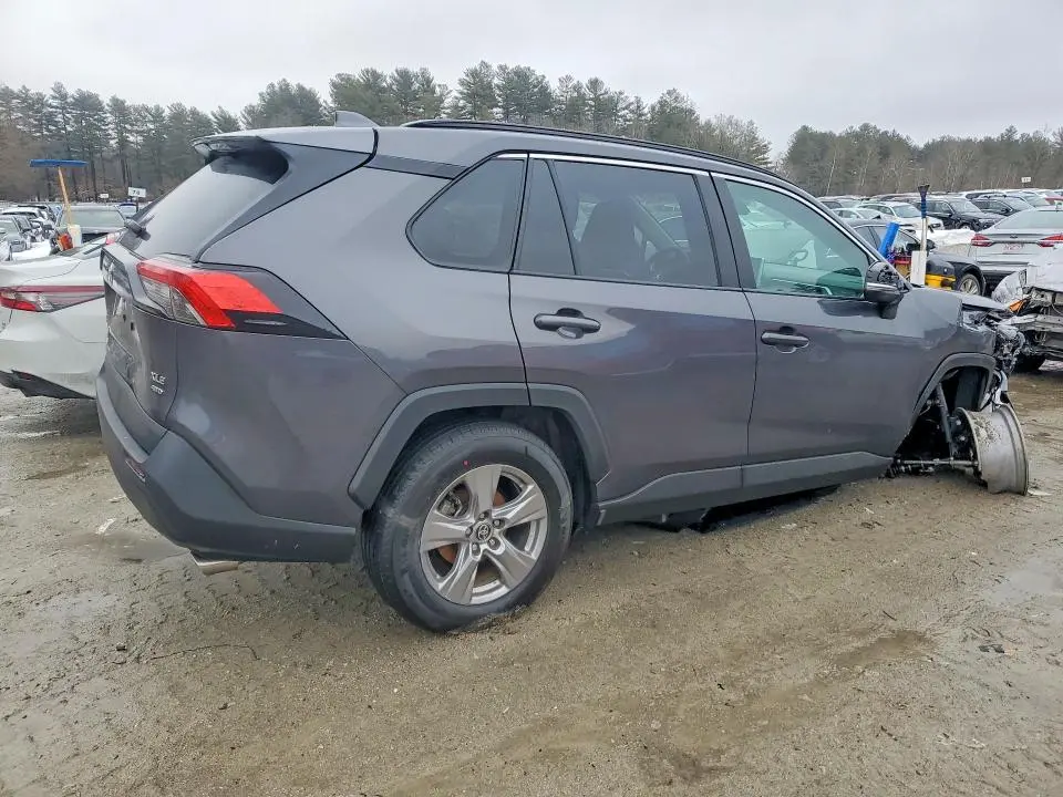 2025 TOYOTA RAV4 XLE  