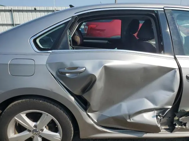 2013 VOLKSWAGEN PASSAT SE  