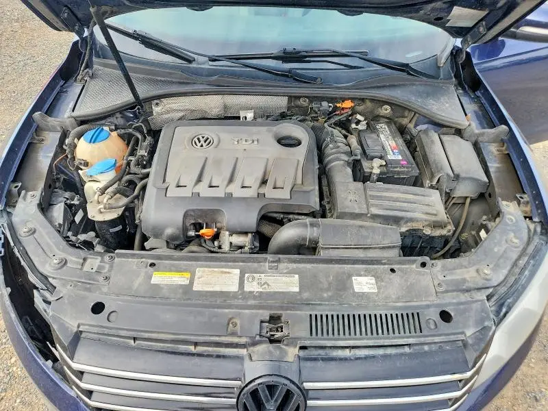 2013 VOLKSWAGEN PASSAT SE  