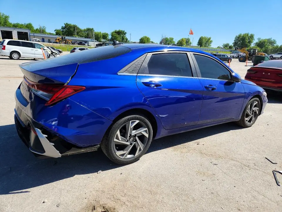 2024 HYUNDAI ELANTRA SEL  