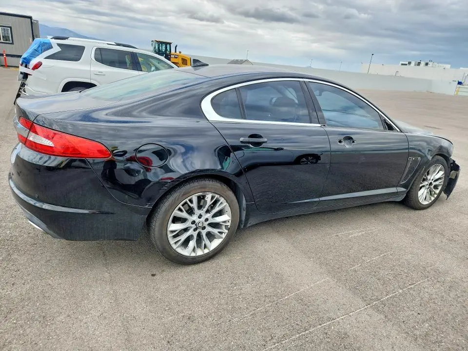 2013 JAGUAR XF   