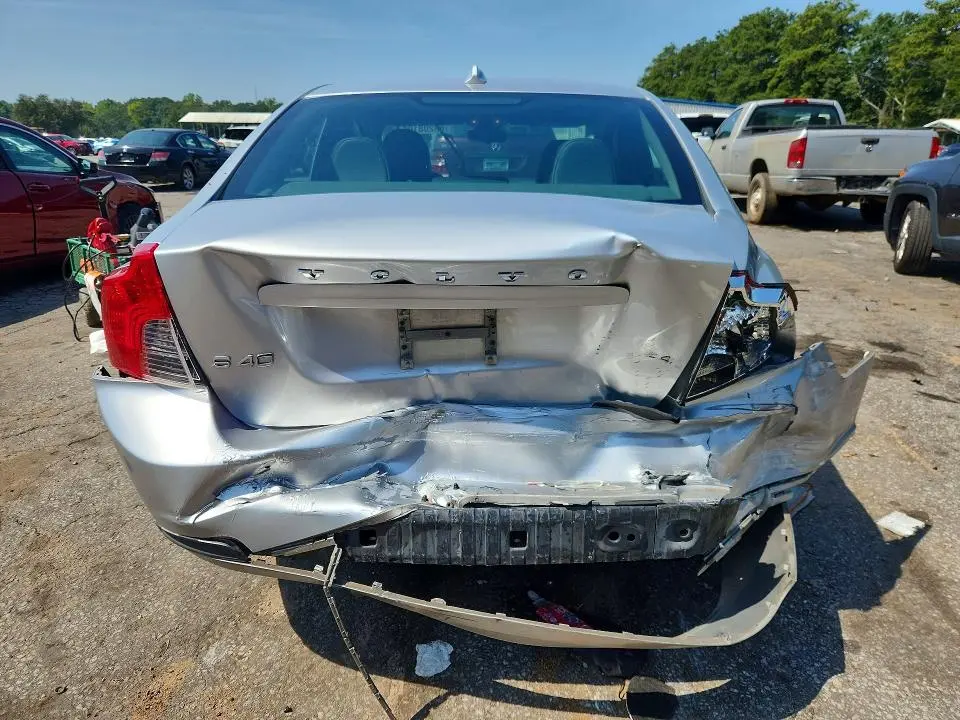 2010 VOLVO S40 2.4I  