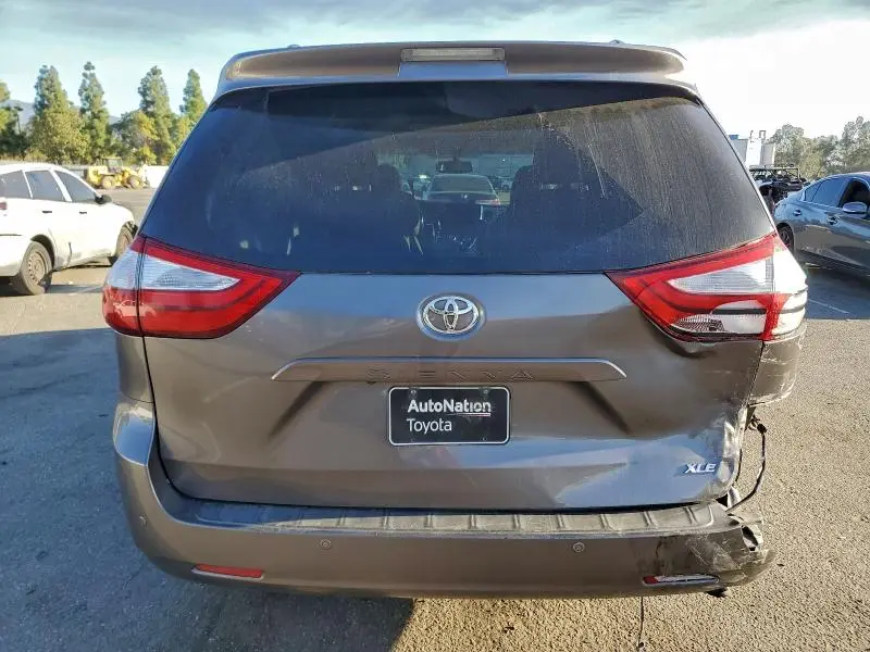 2016 TOYOTA SIENNA XLE  