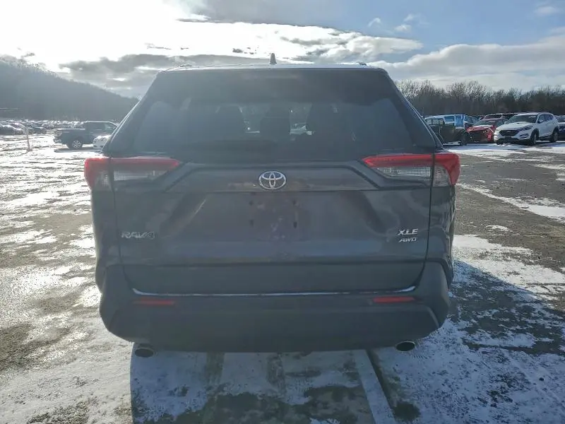 2019 TOYOTA RAV4 XLE  
